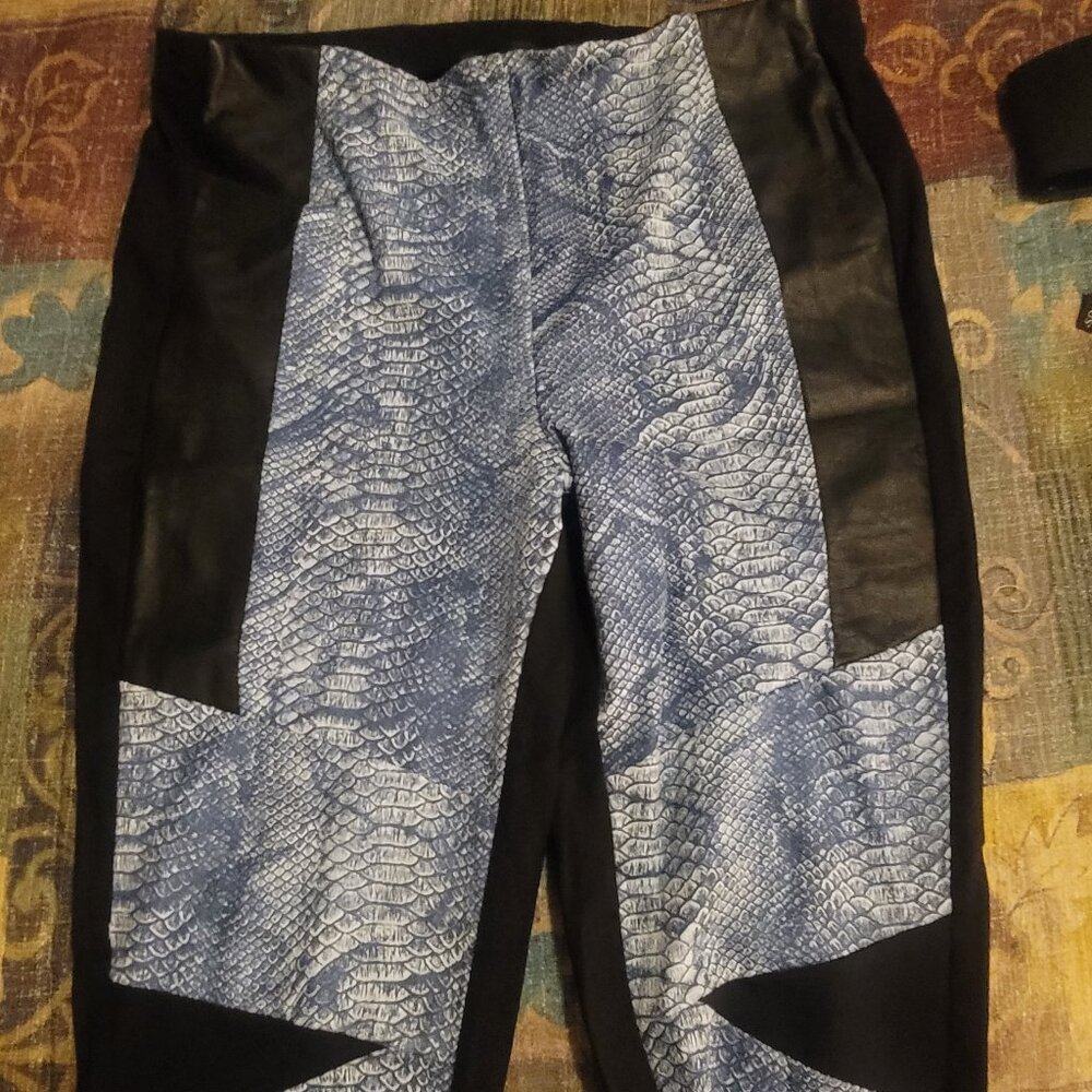 Venus Leggings with Blue faux leather snake design on front 14